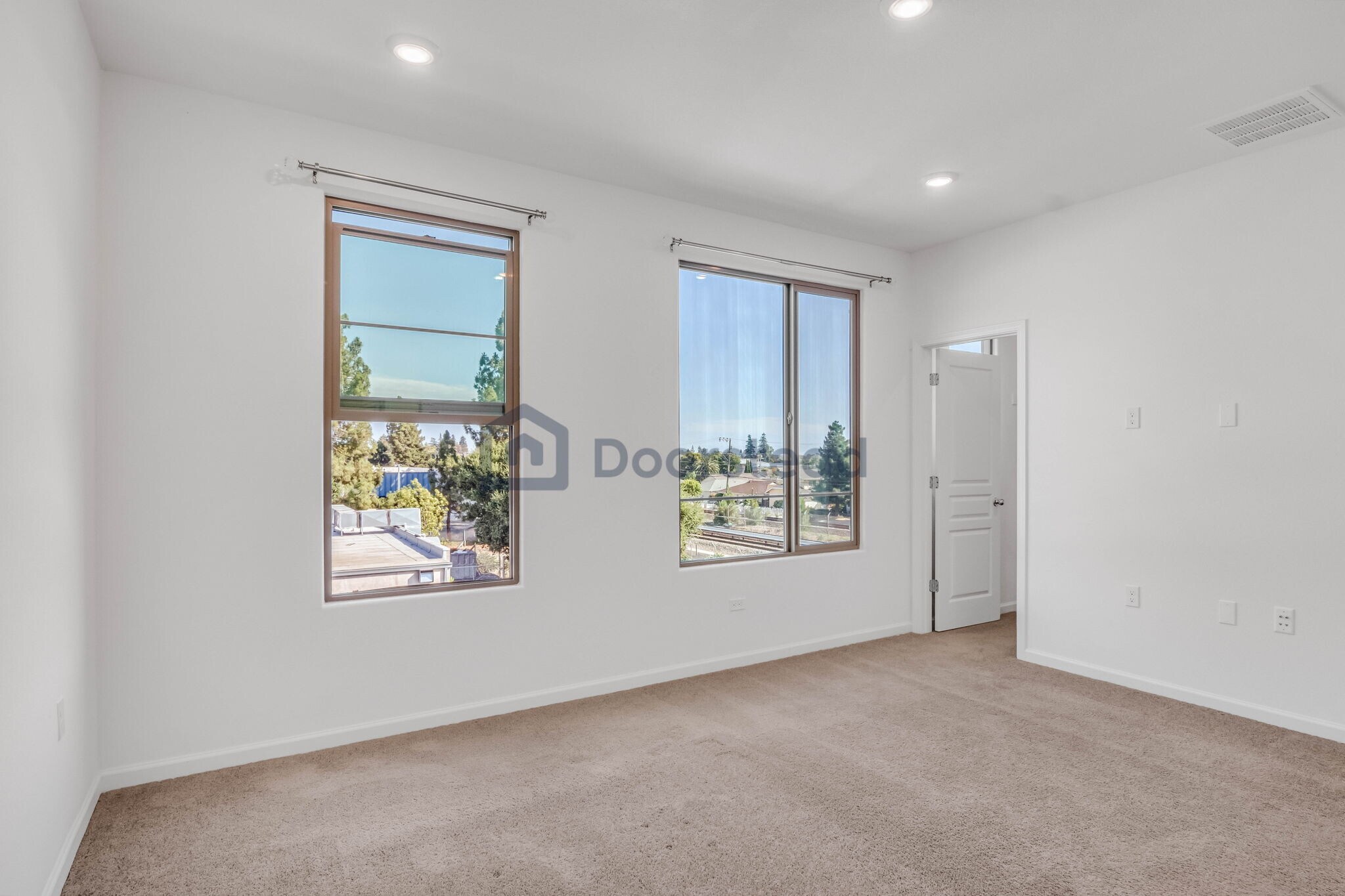 Building Photo - 25443 Parklane Dr