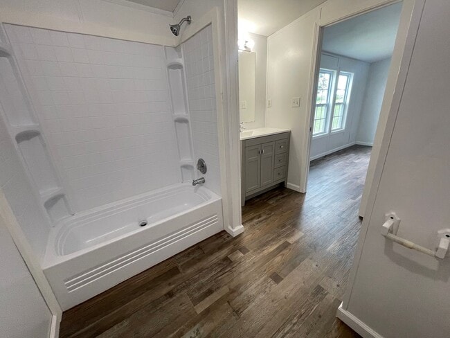Building Photo - 3 Bed 2 Bath Home For Rent Outside of Bowling Green, MO