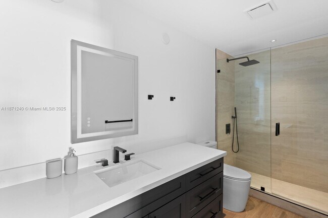 Building Photo - 251 Crandon Blvd