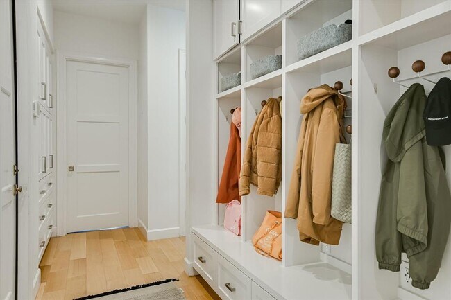 Building Photo - 5101 Cuesta Verde