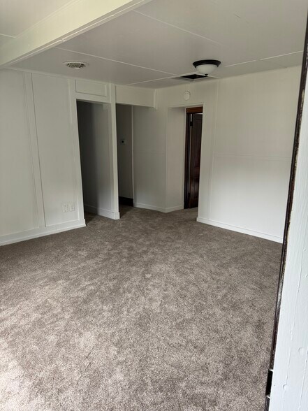 Building Photo - 10 Maryland Ave