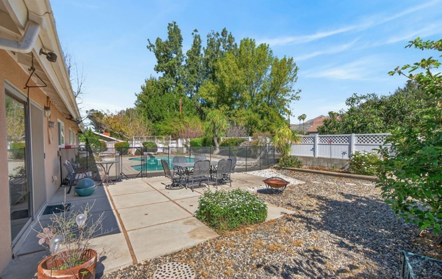Yard with swimming pool - 4360 Watkins Dr