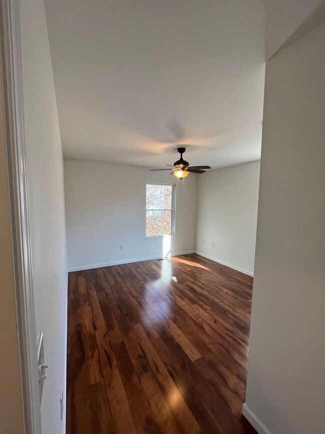 Building Photo - 2 bedroom, 1 bath House: Available Now or July 2026 (price is subject to change)