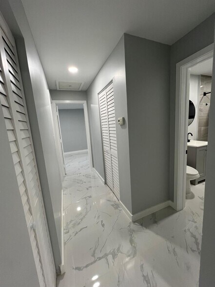 Building Photo - 285 NE 43rd St
