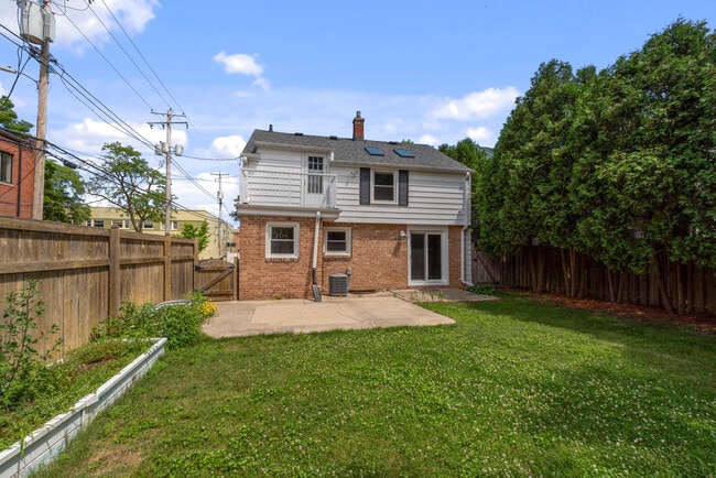 Building Photo - 5577 N Kent Ave