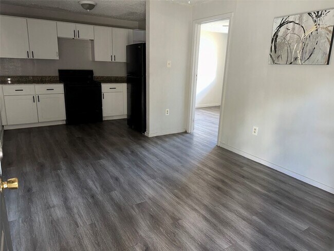 Building Photo - 5405 Suez St