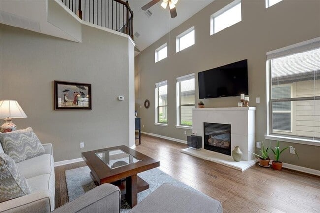 Building Photo - 7233 Menchaca Rd