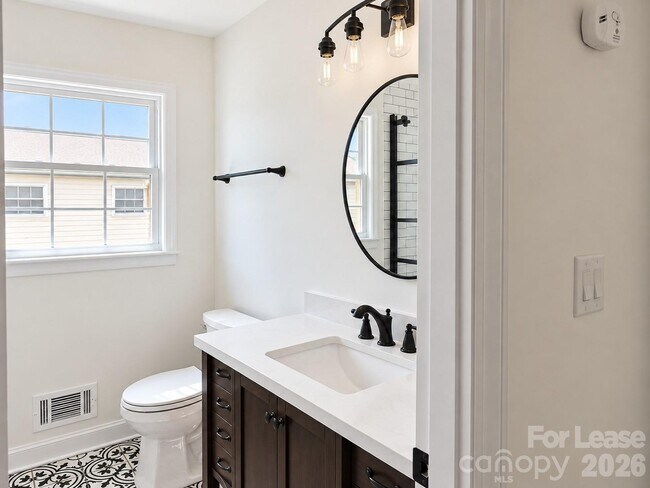 Building Photo - 7500 Thorncliff Dr