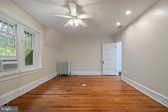 Building Photo - 1120 East Capitol St NE