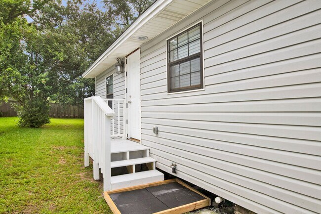 Building Photo - Downtown Pensacola Home For Rent