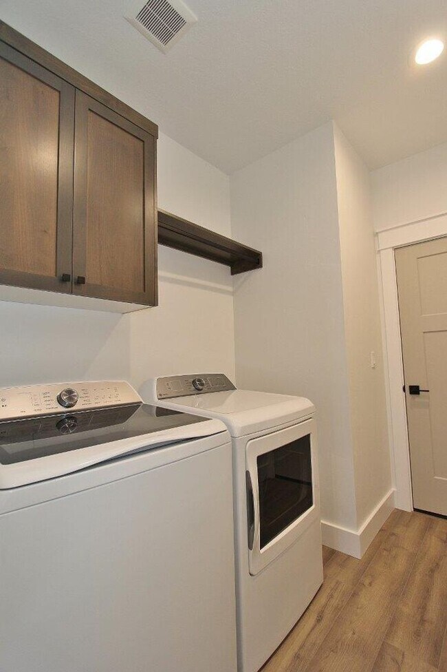Building Photo - Immaculate Single-Level Patio Home