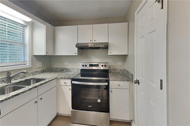Building Photo - 102 Ashford Dr