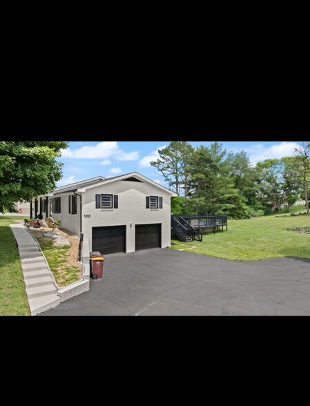 Building Photo - 100 N Brookhaven Dr