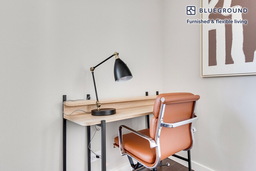 Building Photo - 77 W Huron St