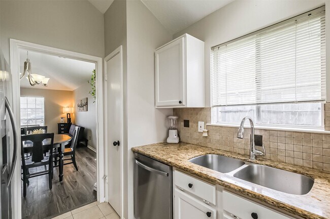 Building Photo - 4311 Duesenberg Ct