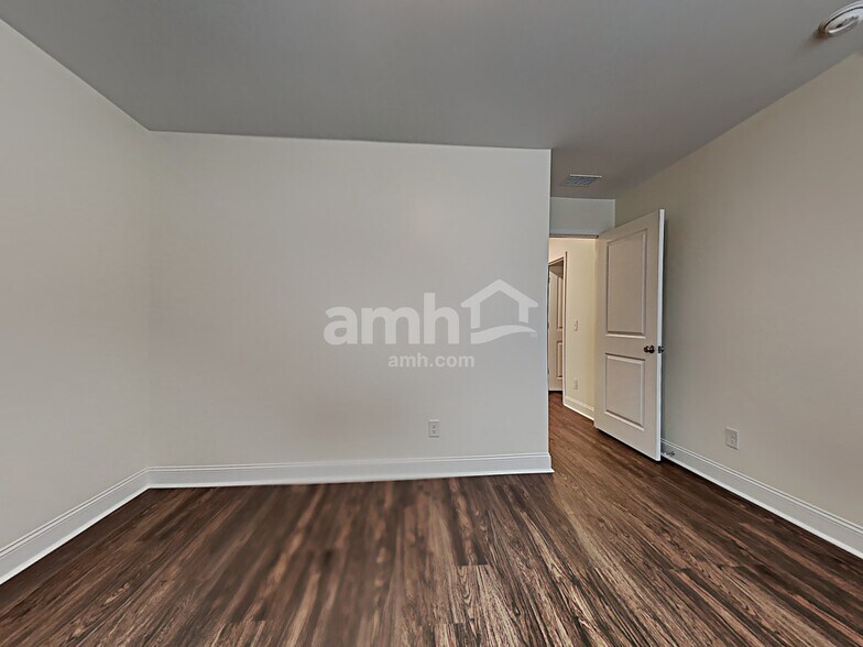 Building Photo - 1818 Produce Ln