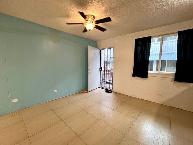 Building Photo - Waikiki: 1 Bed, 1 Bath Apartment, Utilitie...
