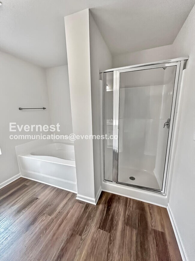 Building Photo - 4 Bed, 2.5 Bath Home with Garage / Pet-Friendly / Vouchers Accepted / Coming Soon!