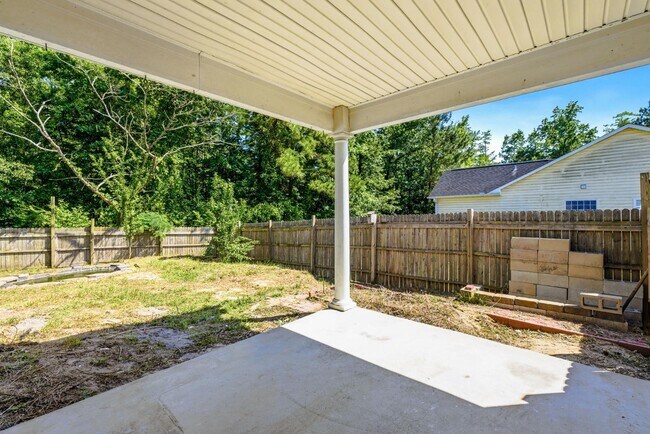 Building Photo - 215 Gardenview Ct NE