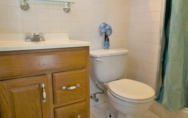 Building Photo - 1404 Rhode Island St NE