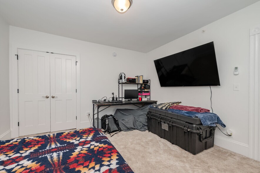 Building Photo - 363 Miller Ave