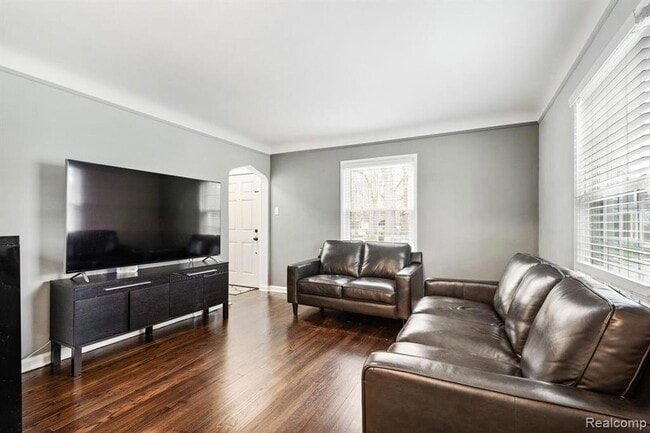 Building Photo - 822 N Gainsborough Ave