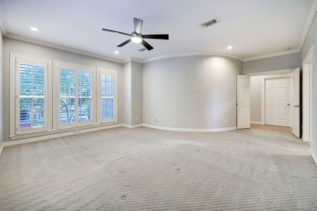 Building Photo - 4120 University Blvd