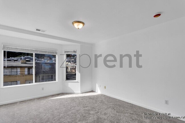 Building Photo - 609 Cambridge St