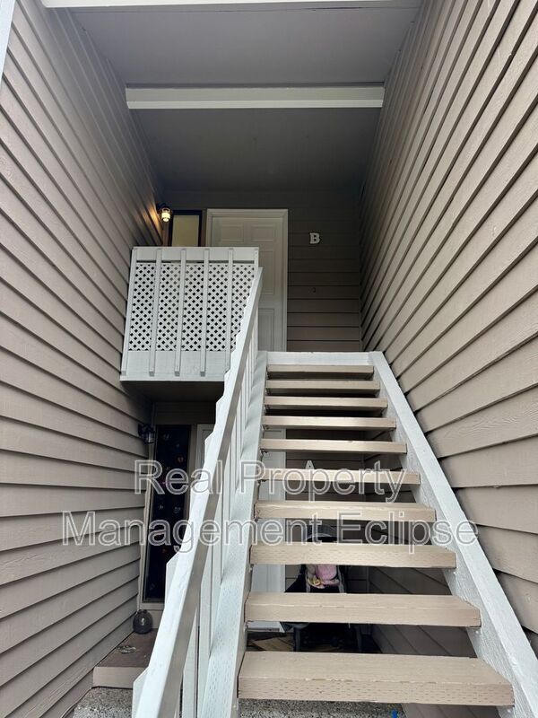 Building Photo - 17319 Stone Ct N