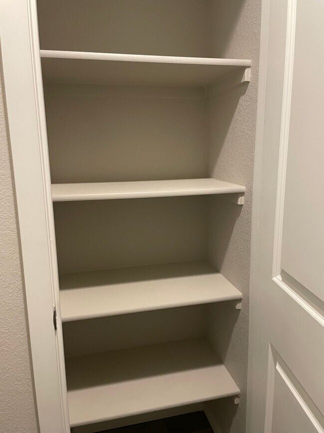 Building Photo - Luxury Rowhouse w/ 2-Car Garage in NE Ft. Collins