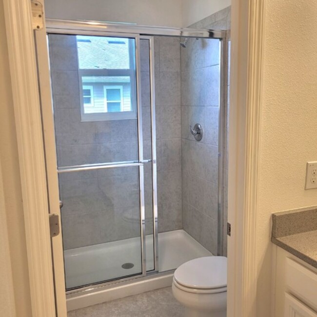 Building Photo - 3bed/2.5 Bths Townhome in Fishhawk. Lots o...
