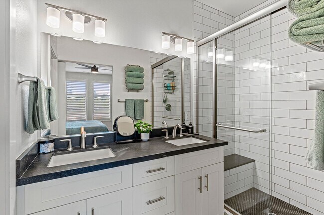 Building Photo - Modern Furnished Townhome in Downtown Napa