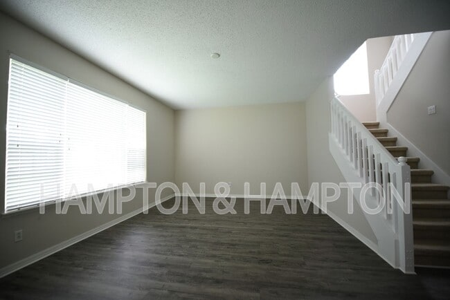 Building Photo - SPACIOUS 3 BEDROOM 2.5 BATH IN GATED COMMUNITY