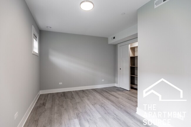 Building Photo - 1137 Oak Ave