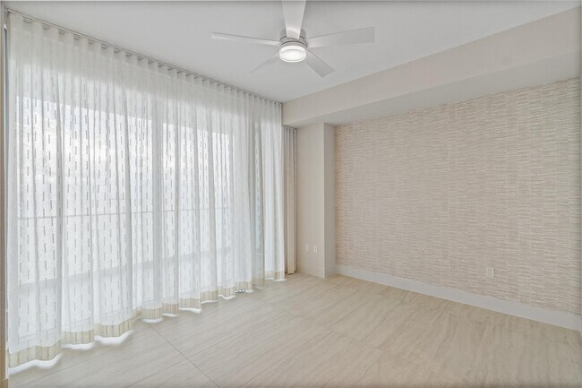 Building Photo - 153 N Seabreeze Blvd