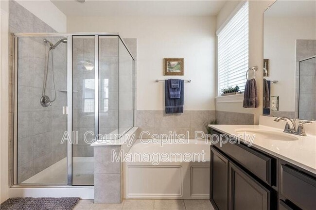 Building Photo - 227 Everglade Dr