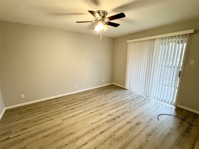 Building Photo - 700 Thicket Ln