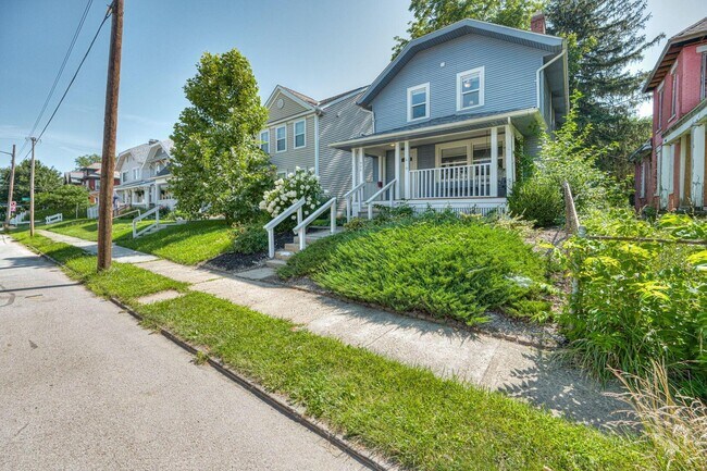 Building Photo - 906 S Champion Ave