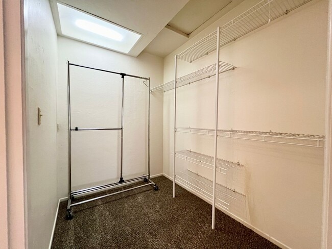 Building Photo - Spacious 4-Bed, 3-Bath Single-Family Home ...