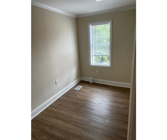 Building Photo - 2406 Wilkens Ave