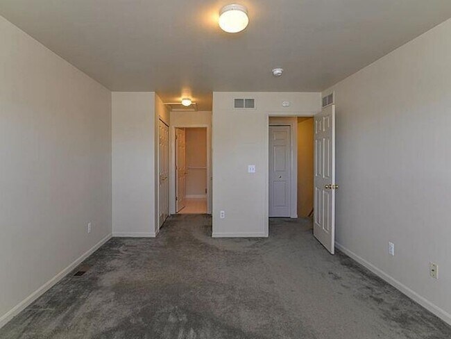 Building Photo - 2076 Cloverly Ln