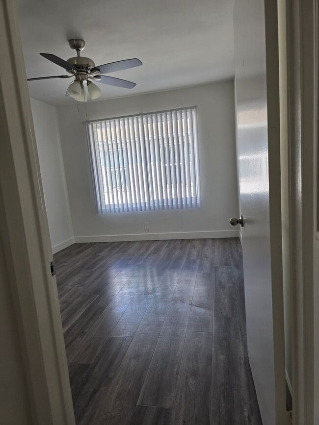 Building Photo - 3373 #6