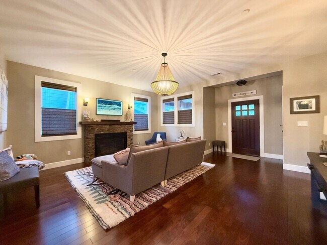 Building Photo - 251 San Pedro Ave