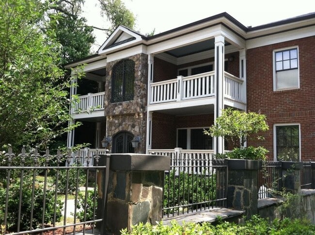 Primary Photo - 685 Penn Ave NE