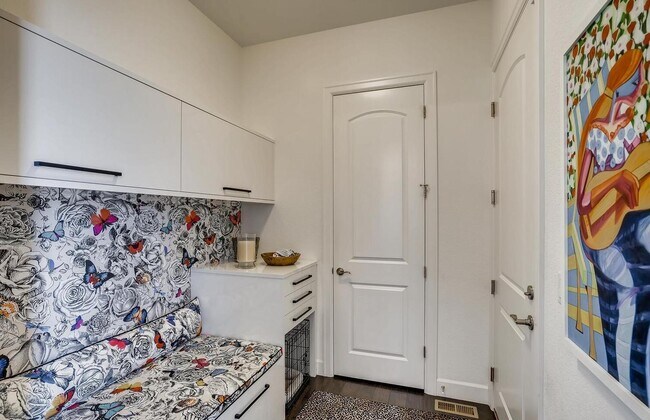 Building Photo - Executive & Modern 5BR/4BA Luxury Home. MO...