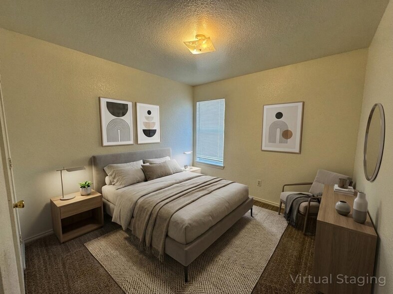 Building Photo - 3301 Hereford Ln