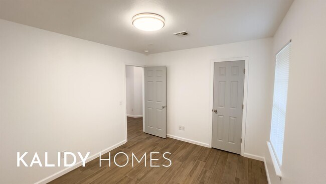 Building Photo - 9317 Apple Dr
