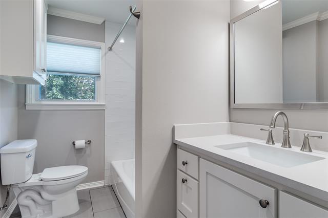 Building Photo - 9250 San Fernando Way