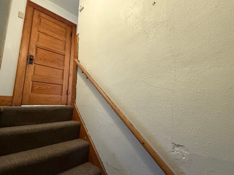 Building Photo - 222 N Dubuque St