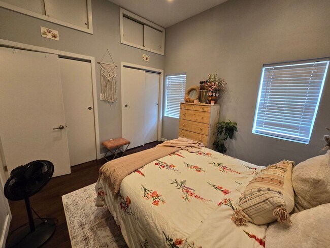 Building Photo - Bright 3 bed 1.5 bath in WHITMAN SOUTH PHI...